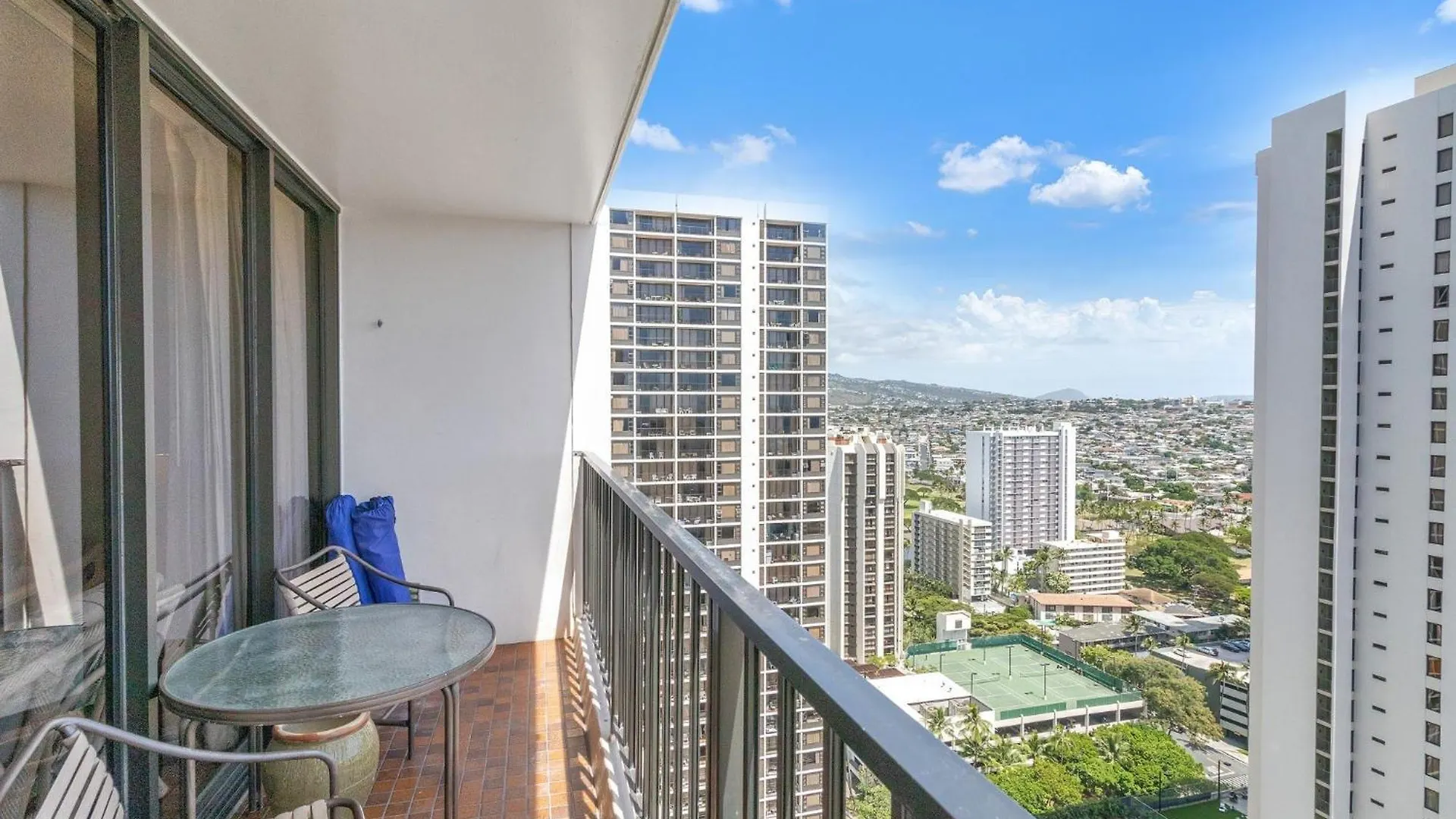 Elevated Condo With Diamond Head & Ocean Views, Steps From Waikiki Beach Honolulu Apartamento