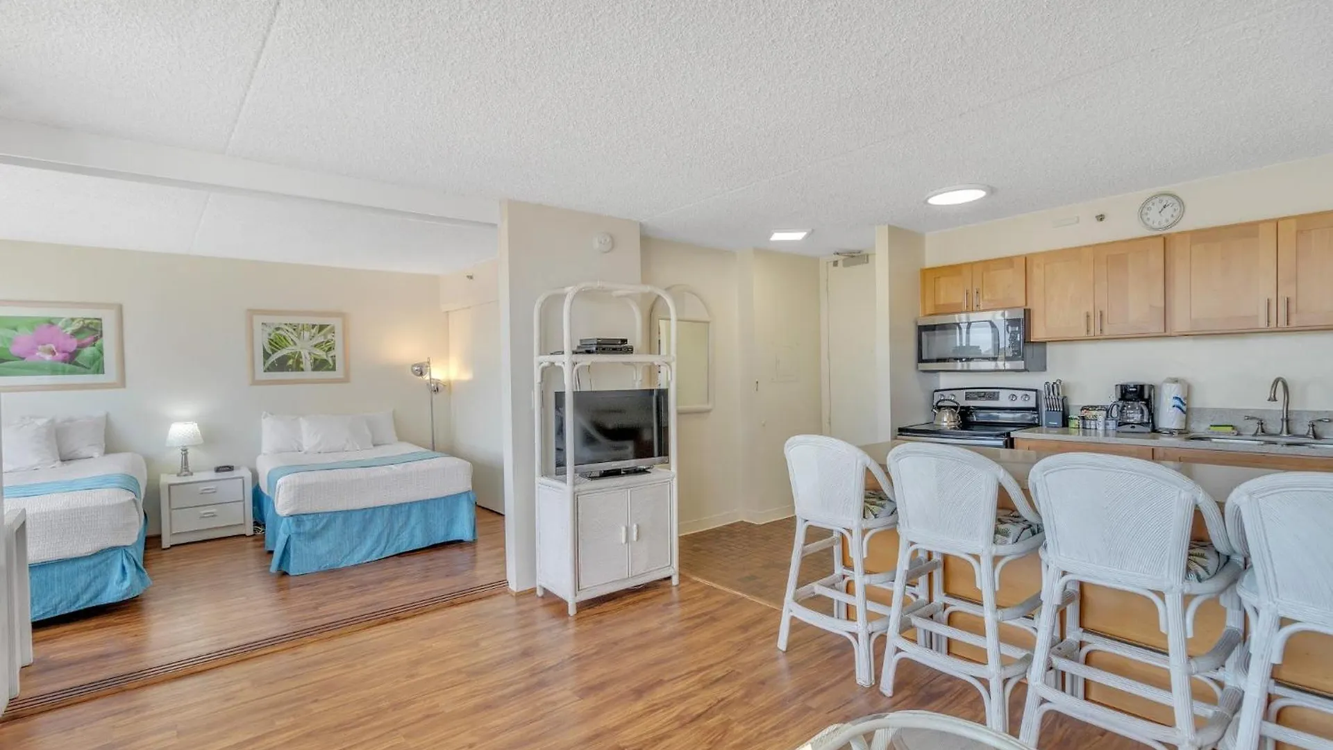 Апартаменты Elevated Condo With Diamond Head & Ocean Views, Steps From Waikiki Beach Гонолулу