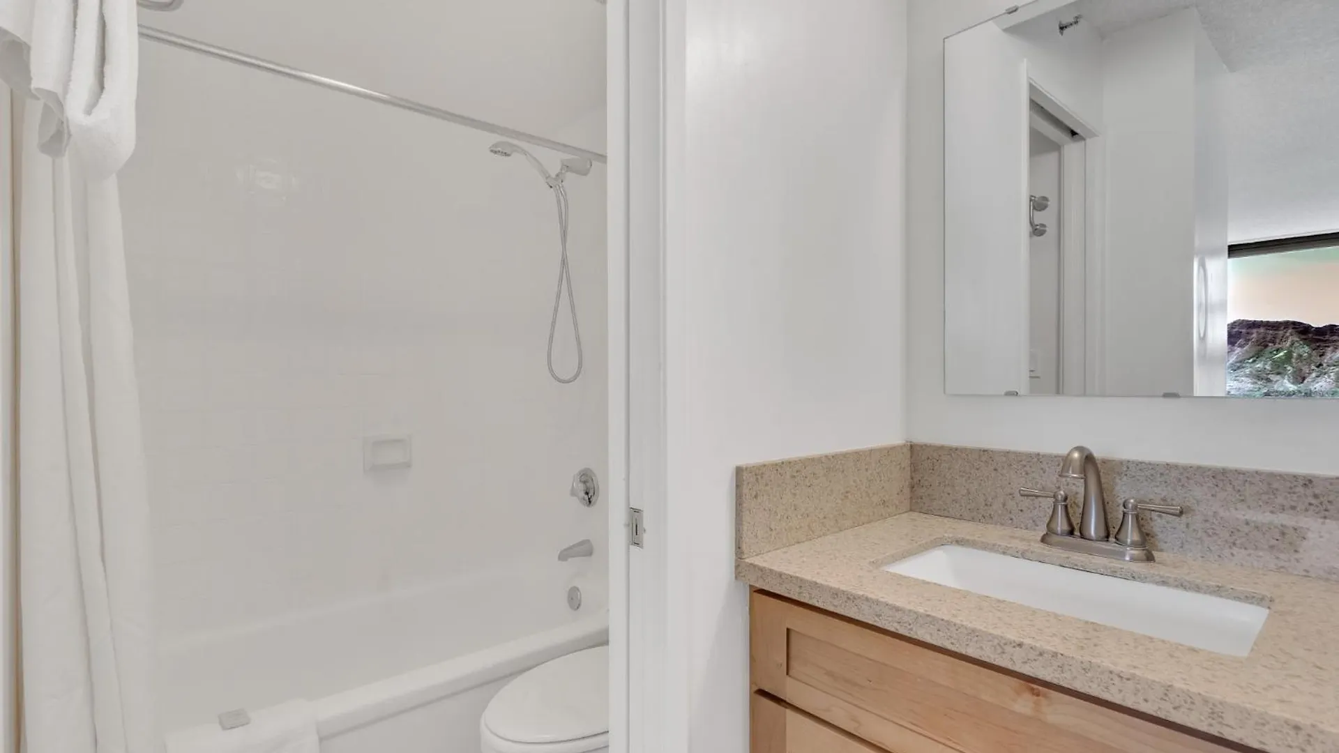 Апартаменты Elevated Condo With Diamond Head & Ocean Views, Steps From Waikiki Beach Гонолулу
