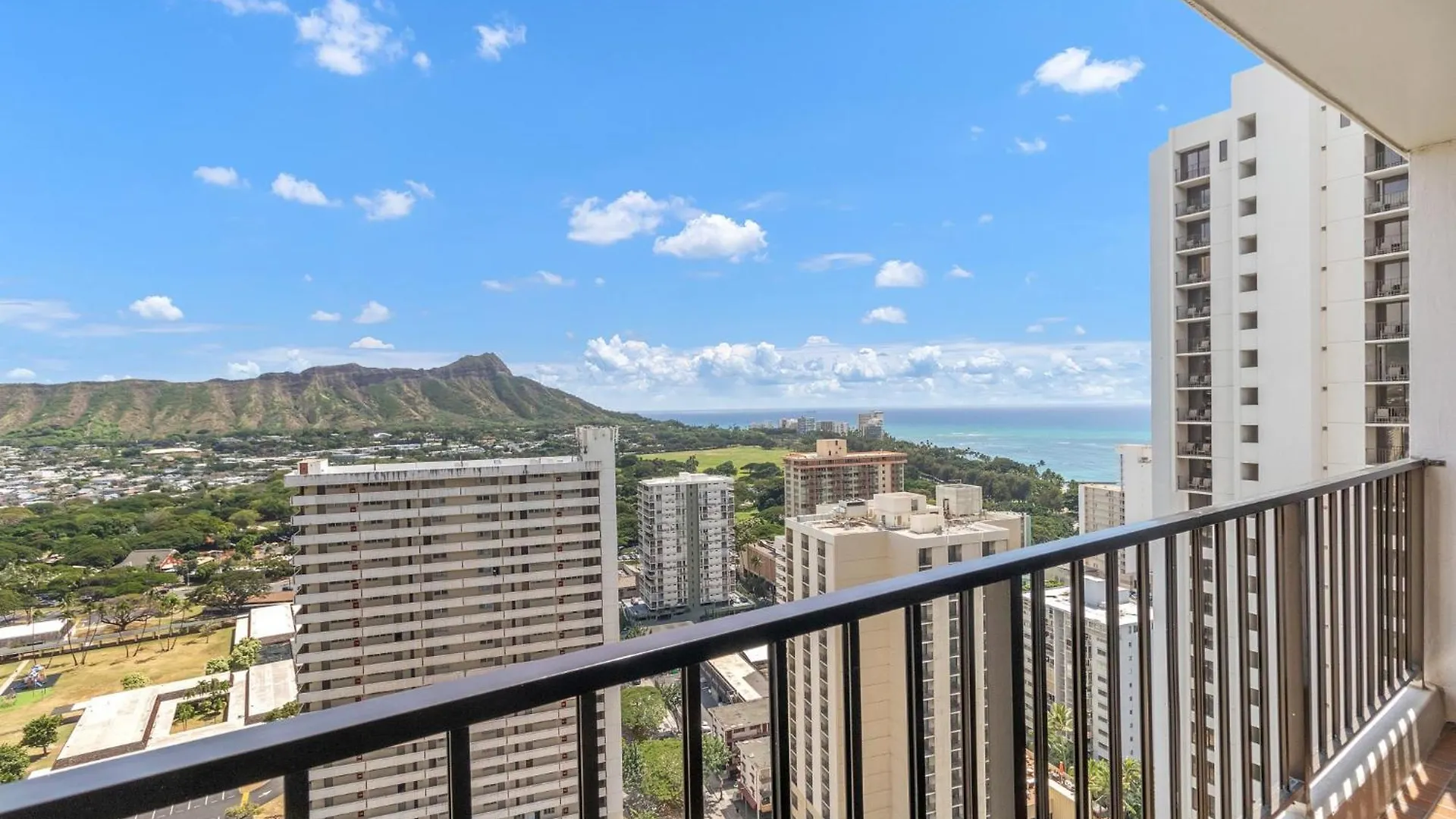 Elevated Condo With Diamond Head & Ocean Views, Steps From Waikiki Beach Гонолулу 0*,  США