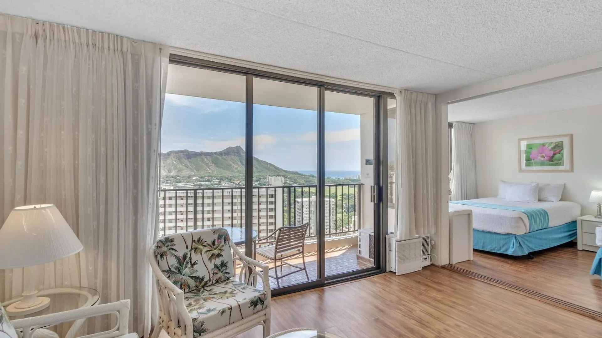 Апартаменты Elevated Condo With Diamond Head & Ocean Views, Steps From Waikiki Beach Гонолулу