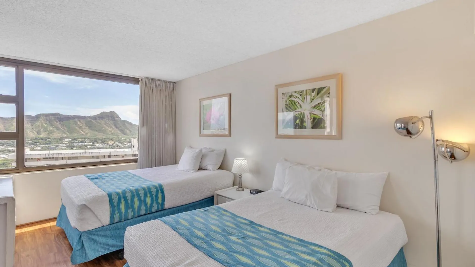 Elevated Condo With Diamond Head & Ocean Views, Steps From Waikiki Beach Гонолулу