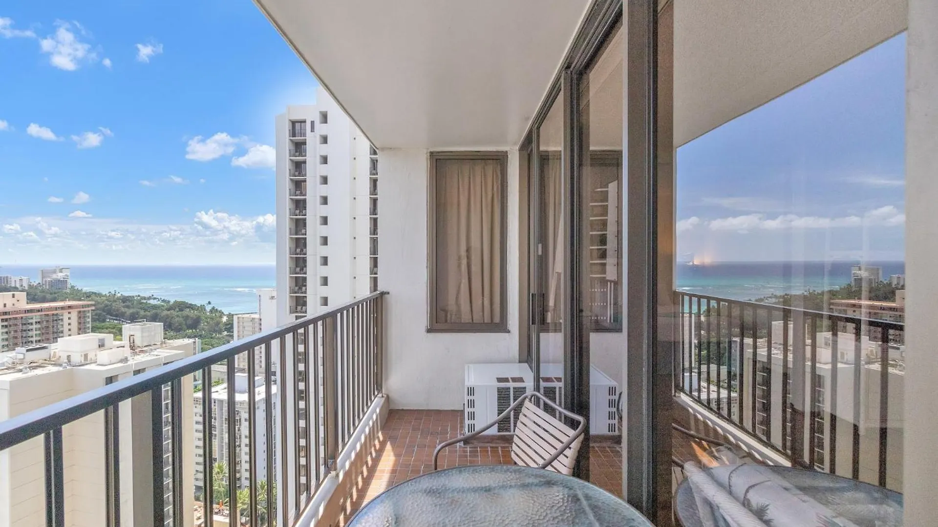 Elevated Condo With Diamond Head & Ocean Views, Steps From Waikiki Beach Гонолулу